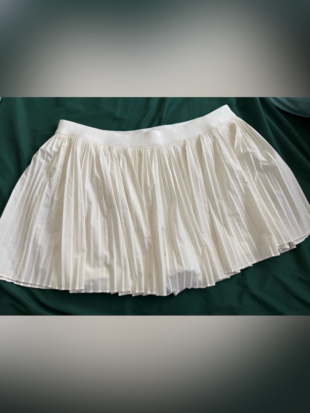 White old navy Plus size high waisted pleated skirt XXL